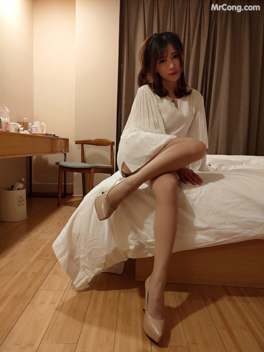 Coser@小女巫露娜 Vol.001: OL风肤色连裤袜 (40 photos)